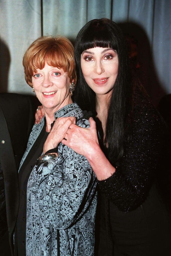 Maggie Smith et Cher - Première du film "Tea with Mussolini". Londres. Le 19 mars 1999.