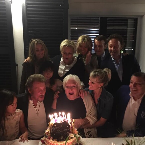 Jean-Claude Camus a partagé cette photo de l'anniversaire de Line Renaud. Le 5 juillet 2016