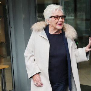 Line Renaud - People à la sortie des studios de la station de radio RTL à Paris le 28 novembre 2019. © Jonathan Rebboah / Panoramic / Bestimage