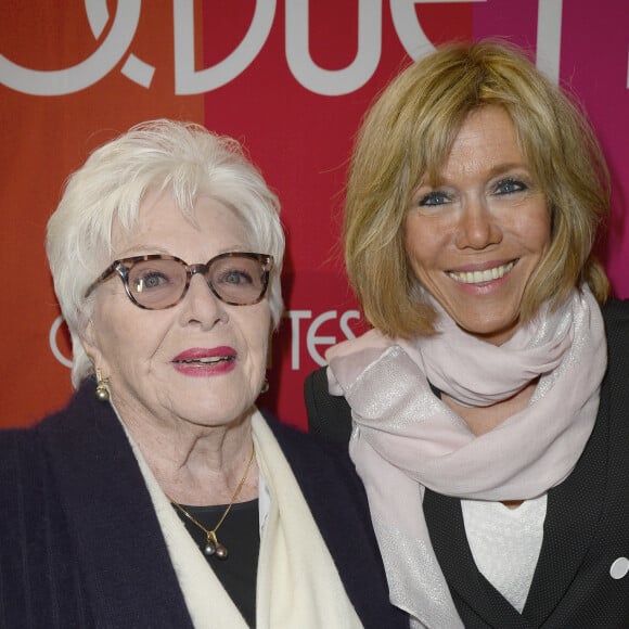 Line Renaud et Brigitte Trogneux-Macron (femme de Emmanuel Macron) - Générale du spectacle "Les Coquettes" au Grand Point Virgule à Paris le 4 avril 2016. © Coadic Guirec/Bestimage