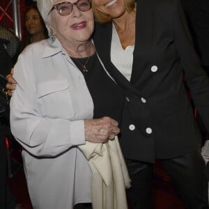 Line Renaud et Brigitte Trogneux-Macron (femme de Emmanuel Macron) - Générale du spectacle "Les Coquettes" au Grand Point Virgule à Paris le 4 avril 2016. © Coadic Guirec/Bestimage