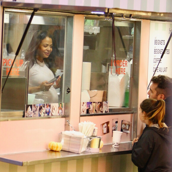 Exclusif - Christina Milian, enceinte, travaille dans son food truck 'Beignet Box', à Studio City, le 6 décembre 2019. 06/12/2019 - Los Angeles