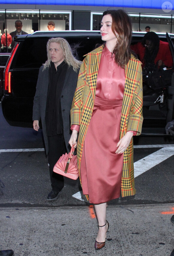 Anne Hathaway fait un passage à l'émission Good Morning America à New York en promotion pour le film Serenity le 23 janvier 2019.
