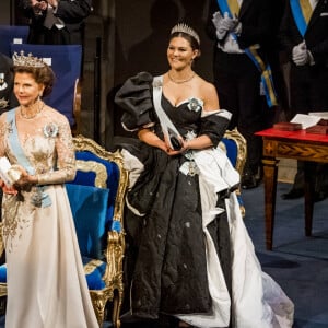 La reine Silvia de Suède, Le prince Daniel de Suède, la princesse Victoria de Suède - Cérémonie annuelle du Prix Nobel au "Stockholm Concert Hall", le 10 décembre 2019.