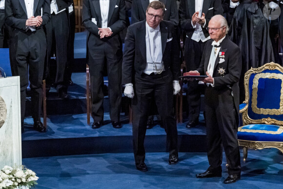 Le roi Carl XVI Gustav de Suède - Cérémonie annuelle du Prix Nobel au "Stockholm Concert Hall", le 10 décembre 2019.