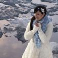 Indila dans le clip de son single "Love Story"
