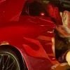 Exclusif - Le rappeur YG embrasse une mystérieuse inconnue dans les rues de Los Angeles pendant que sa compagne est restée malade à leur domicile, le 1er novembre 2019
