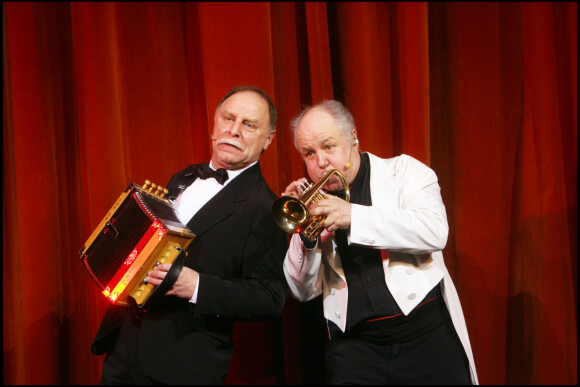 Guy Laporte et Marc Jolivet dans le spectacle Comic Symphonic au théâtre Comedia à Paris en 2007.