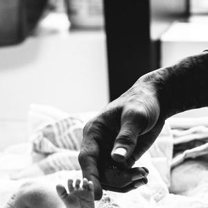 Chris Brown partage des photos de la naissance de son petit garçon sur Instagram, le 13 décembre 2019.