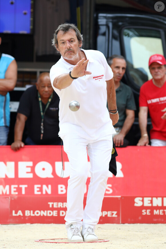 Jean-Luc Reichmann lors du trophée de pétanque "Sénéquier 209" sur la place des Lices à Saint-Tropez, Côte d'Azur, France, le 22 août 2019. Une place provençale typique, de la pétanque, des people, voici le cadre prometteur du trophée Sénéquier, le célèbre café de Saint-Tropez, organisé avec le concours de la Ville. Cet évènement réunit les meilleurs joueurs mondiaux.