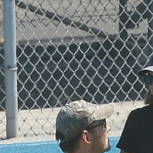 Exclusif - Chris Pratt et sa femme Katherine Schwarzenegger, en amoureux, ont encouragé Jack, le fils de Chris, lors de son match de football à Los Angeles le 22 septembre 2019.