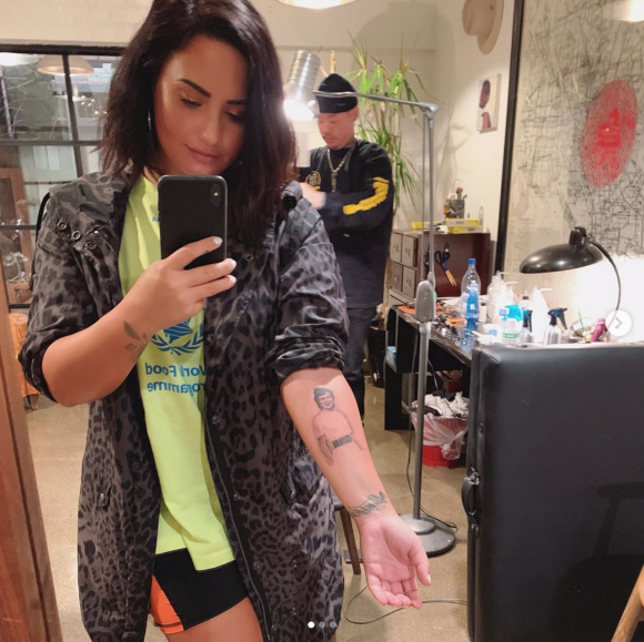 Demi Lovato et l'artiste tatoueur Dr Woo. Avril 2019.