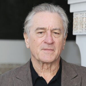 Robert De Niro pose devant l'hôtel La Mamounia lors du 17e Festival international du Film de Marrakech au Maroc le 2 décembre 2018. © Denis Guignebourg/Bestimage