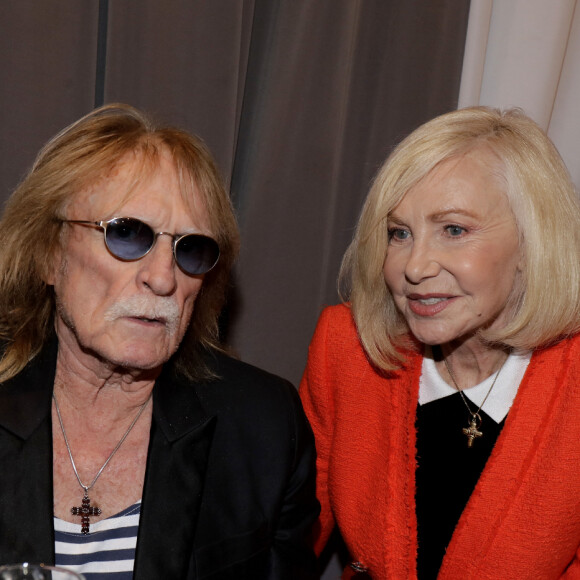 Exclusif - Michèle Torr et le chanteur Christophe se retrouvent en backstage lors du concert de Marcel Amont à l'occasion de son 90ème anniversaire à l'Alhambra à Paris le 2 avril 2019. © Cédric Perrin/Bestimage