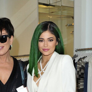 Kylie Jenner et sa mère Kris Jenner pendant l'événement de présentation de son "Lip Kit" à Los Angeles en Novembre 2015