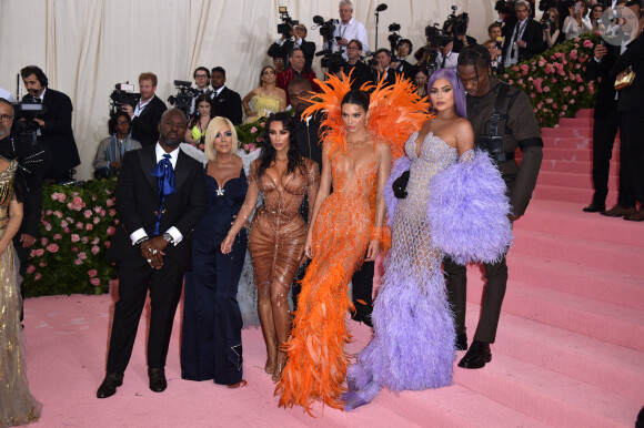 Kylie Jenner, Travis Scott, Corey Gamble, Kris Jenner, Kanye West, Kim Kardashian West et Kendall Jenner au Met Gala le 6 mai 2019 à New York.