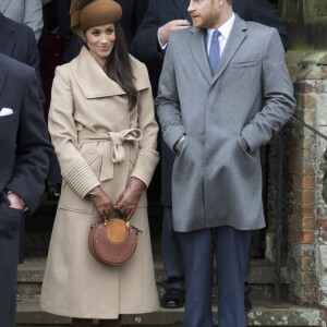 Le prince William, Catherine Kate Middleton la duchesse de Cambridge enceinte, Meghan Markle et son fiancé le prince Harry, le prince Philip, duc d'Edimbourg - La famille royale d'Angleterre arrive à la messe de Noël à l'église Sainte-Marie-Madeleine à Sandringham, le 25 décembre 2017.