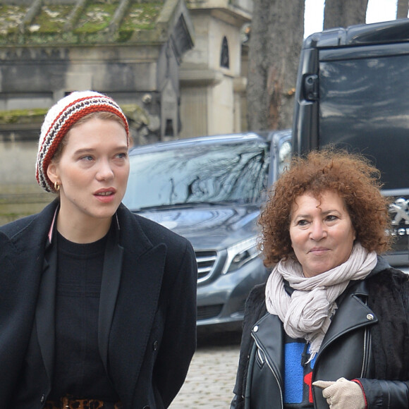 Léa Seydoux - Arrivées aux obsèques de Anna Karina en la chapelle de l'Est au cimetière du Père Lachaise à Paris. Le 21 décembre 2019