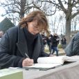 Jane Birkin, Gabrielle Lazure - Arrivées aux obsèques de Anna Karina en la chapelle de l'Est au cimetière du Père Lachaise à Paris. Le 21 décembre 2019