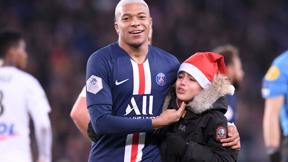 Kylian Mbappé : Relooké pour les fêtes, sa nouvelle coupe fait sensation