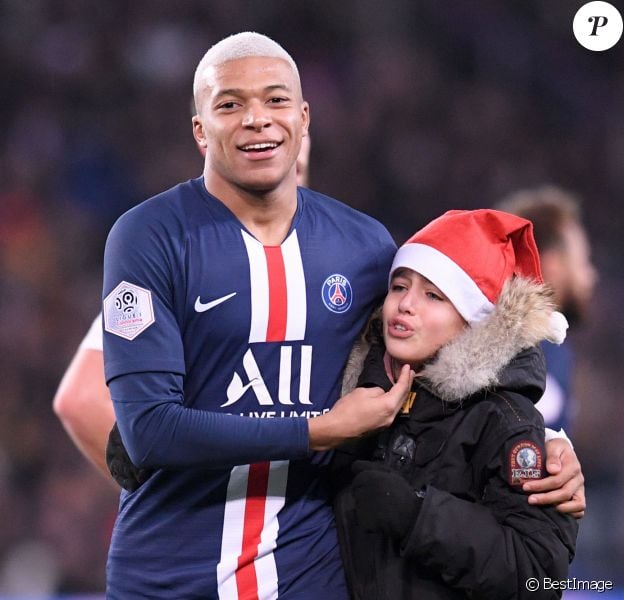 Kylian Mbappe Relooke Pour Les Fetes Sa Nouvelle Coupe Fait