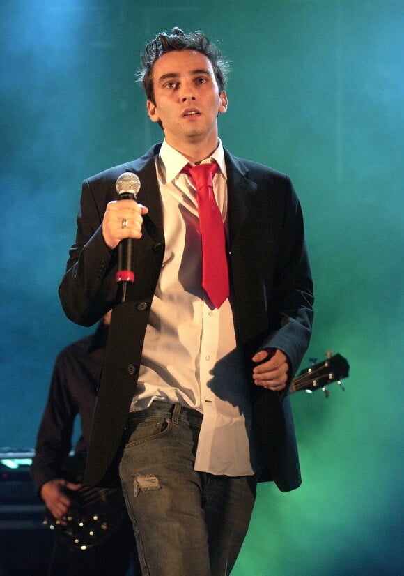 Damien Saez en concert aux Solidays à Paris, en 2005.