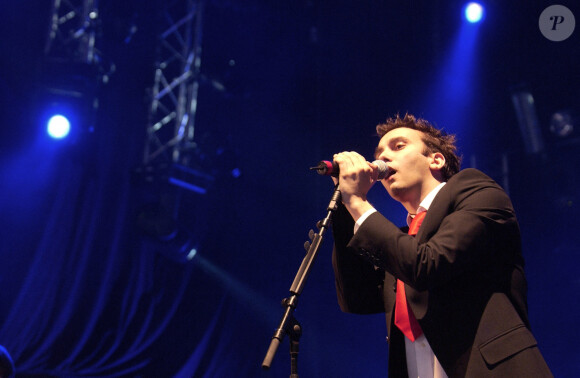 Damien Saez en concert aux Solidays à Paris, en 2005.