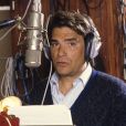 En France, à Paris, Bernard Tapie dans un studio d'enregistrement en janvier 1986.