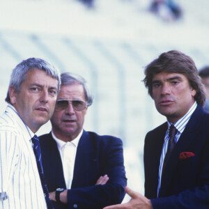 En France, à Nantes, sur le stade de la Beaujoire, Charles BIETRY, Michel HIDALGO et Bernard TAPIE en septembre 1987.