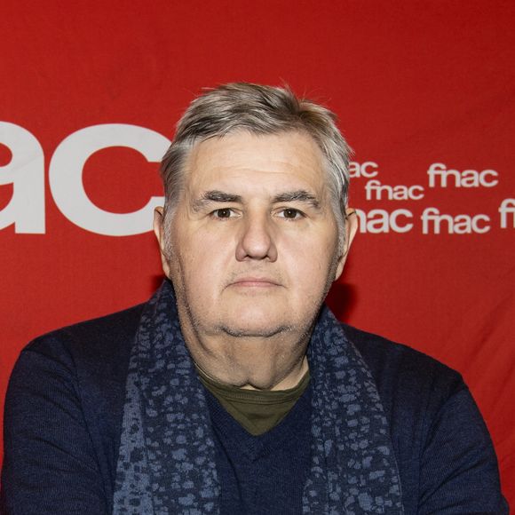 Exclusif - Pierre Ménès - Séance de dédicace du livre Canal Football Club à la Fnac des Champs Elysée à Paris le 15 novembre 2018. © Pierre Perusseau/Bestimage