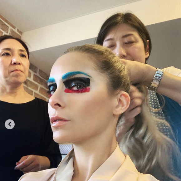 Clara Morgane dans les coulisses de la réalisation de son calendrier 2020, inspiré du Japon et de la culture geisha.