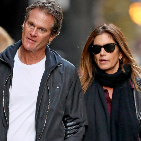 Exclusif - Cindy Crawford et son mari Rande Gerber se baladent à New York le 26 novembre 2019. 26/11/2019 - New York