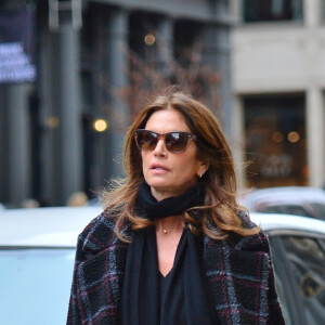 Cindy Crawford quitte l'appartement de sa fille à New York, le 27 décembre 2019.