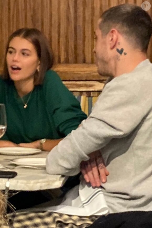 Info - Kaia Gerber et Pete Davidson sont ensemble - Exclusif - Pete Davidson et Kaia Gerber déjeunent au restaurant Sadelle à New York le 24 octobre 2019.