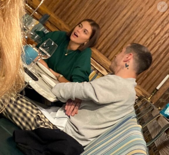 Info - Kaia Gerber et Pete Davidson sont ensemble - Exclusif - Pete Davidson et Kaia Gerber déjeunent au restaurant Sadelle à New York le 24 octobre 2019.