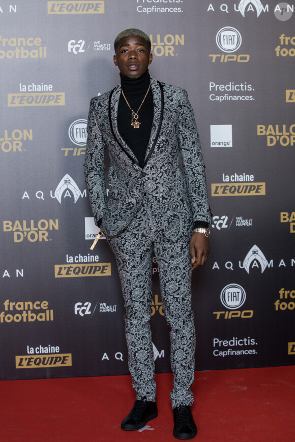 Info - Le rappeur MHD (Mohamed Sylla) en garde à vue - Le rappeur MHD (Mohamed Sylla) - Tapis rouge de la cérémonie du Ballon d'or France Football 2018 au Grand Palais à Paris, France, le 3 décembre 2018. le Croate L.Modric remporte le trophée 2018. © Cyril Moreau/Bestimage