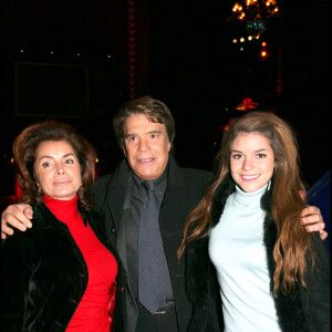 Bernard Tapie, sa femme et sa fille à Paris en 2006.