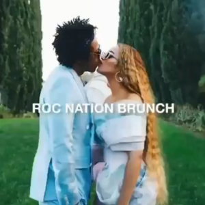 Beyoncé et Jay-Z ont partagé plusieurs photos de famille avec leurs trois enfants, Blue Ivy, Sir et Rumi, pour célébrer la nouvelle année, le 1er janvier 2020.