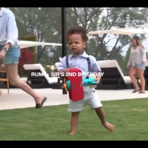 Beyoncé et Jay-Z ont partagé plusieurs photos de famille avec leurs trois enfants, Blue Ivy, Sir et Rumi, pour célébrer la nouvelle année, le 1er janvier 2020.