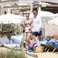 Exclusif - Lady Kitty Spencer, nièce de la princesse Diana, et son compagnon Michael Lewis font un petit tour au Club 55 à Saint-Tropez le 20 août 2019. © Jacovides / Moreau / Bestimage
