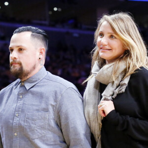 Cameron Diaz et son mari Benji Madden à un match de basket à Los Angeles en 2015.