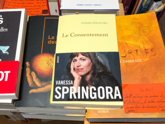 Illustration du livre autobiographique de Vanessa Springora "Le Consentement" aux éditions Grasset.