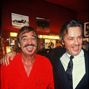 Jean-Paul Belmondo et Alain Delon à la générale de "Cyrano" le 27 février 1990.