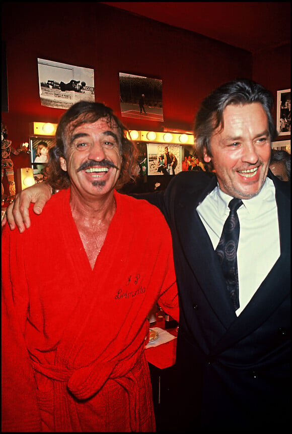 Jean-Paul Belmondo et Alain Delon à la générale de "Cyrano" le 27 février 1990.