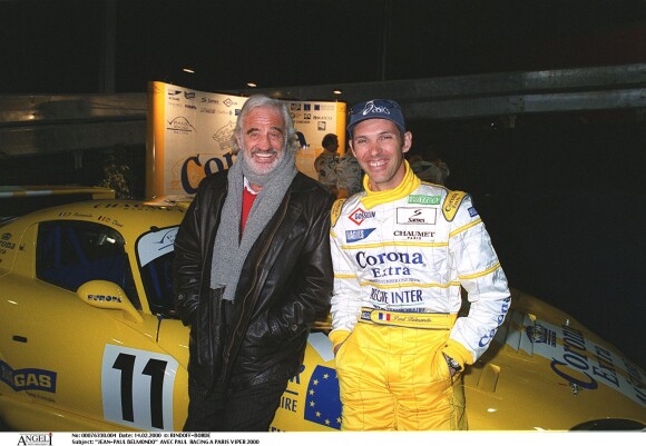 Jean-Paul Belmondo avec son fils Paul lors de la course Viper 2000 à Paris le 14 février 2000.