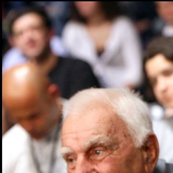 Charles Gerard, Jean-Paul Belmondo - Jean-Marc Mormeck bat l'Américain Fres Oquendo à la Halle Carpentier à Paris le 6 mai 2010.