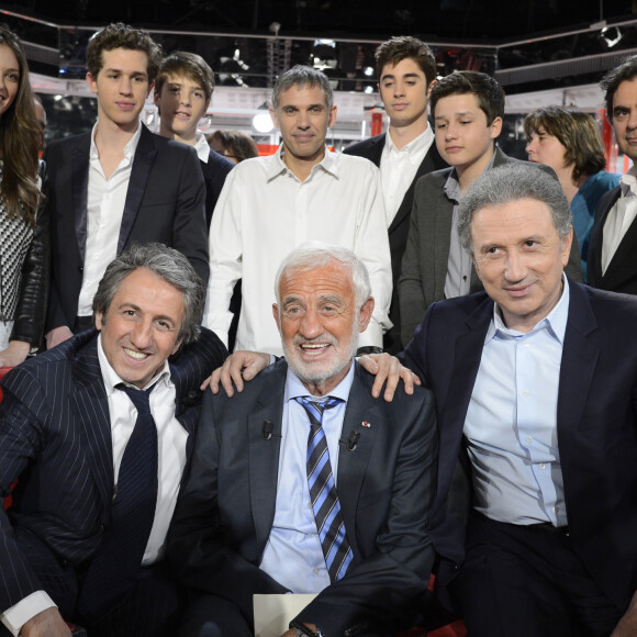 Annabelle, Alessandro, Victor, Christopher, Paul, Nicholas, Giacomo, Olivier, Jean Paul Belmondo, Richard Anconina, Michel Drucker - Enregistrement de l'émission "Vivement Dimanche" à Paris le 10 avril 2013.