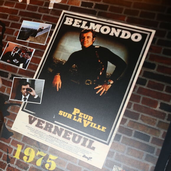 Jean-Paul Belmondo - Inauguration de l'exposition "100 ans de police judiciaire de Paris", parrainée par l'acteur Jean-Paul Belmondo, au Champ de Mars à Paris le 8 Novembre 2013.