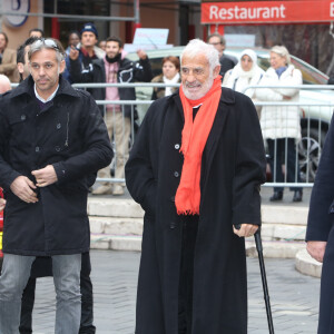 Jean-Paul Belmondo accompagne de son fils Paul - Obsèques de Georges Lautner à la cathédrale Sainte-Réparate à Nice, le 30 novembre 2013.