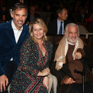 Jean-Paul Belmondo, son fils Paul Belmondo et Luana Belmondo lors de la présentation en avant-première de 'The Gazelles' un film réalisé par Paul Belmondo et projeté à l'Unesco en présence de Audrey Azoulay la directrice générale de l'Unesco et Dominique Serra fondatrice et directrice du Rallye des Gazelles du Maroc. Paris le 24 novembre 2017 © Denis Guignebourg / Bestimage